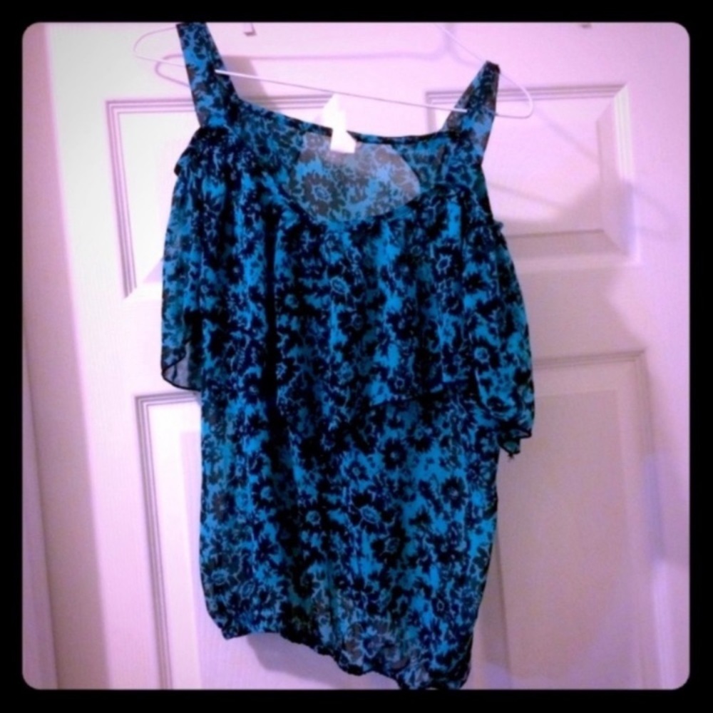 Gorgeous Imagine cold shoulder top